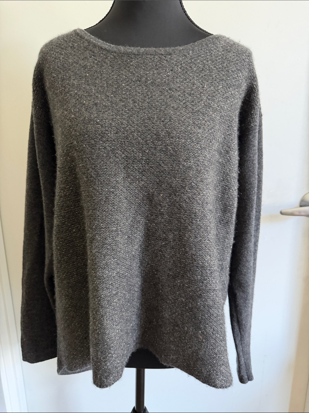 Women’s Cashmere w/Metallic Gold Specks Sweater - Gray Very Good Condition Sz L